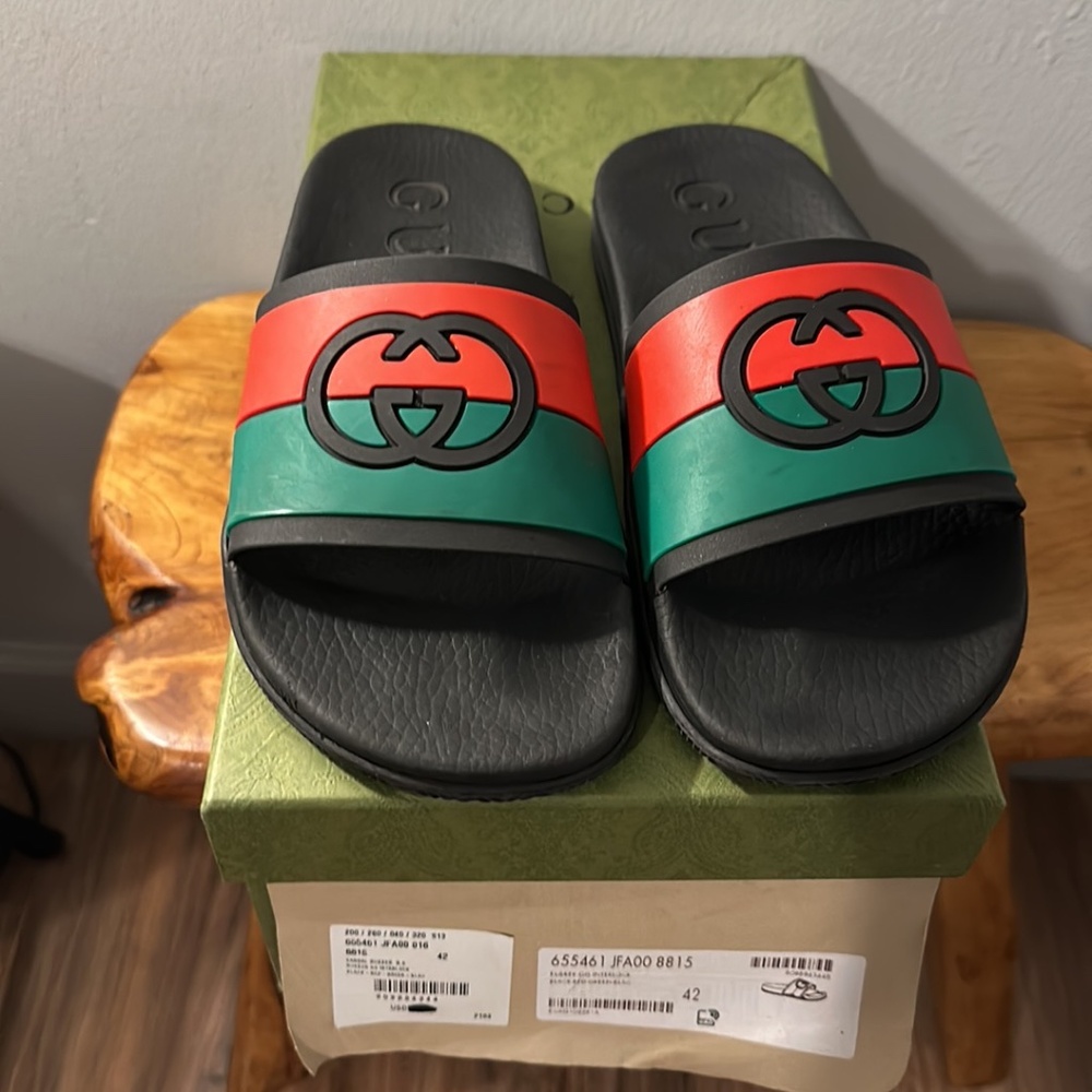 Gucci men slides. Large GG on top (used). Worn once….. - Picture 2 of 4
